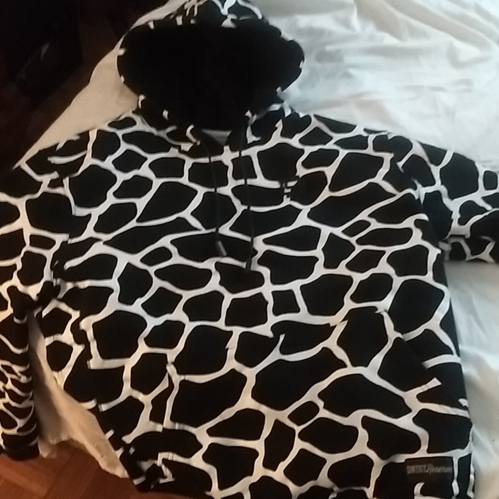 D9 reserve premium giraffe hoodie